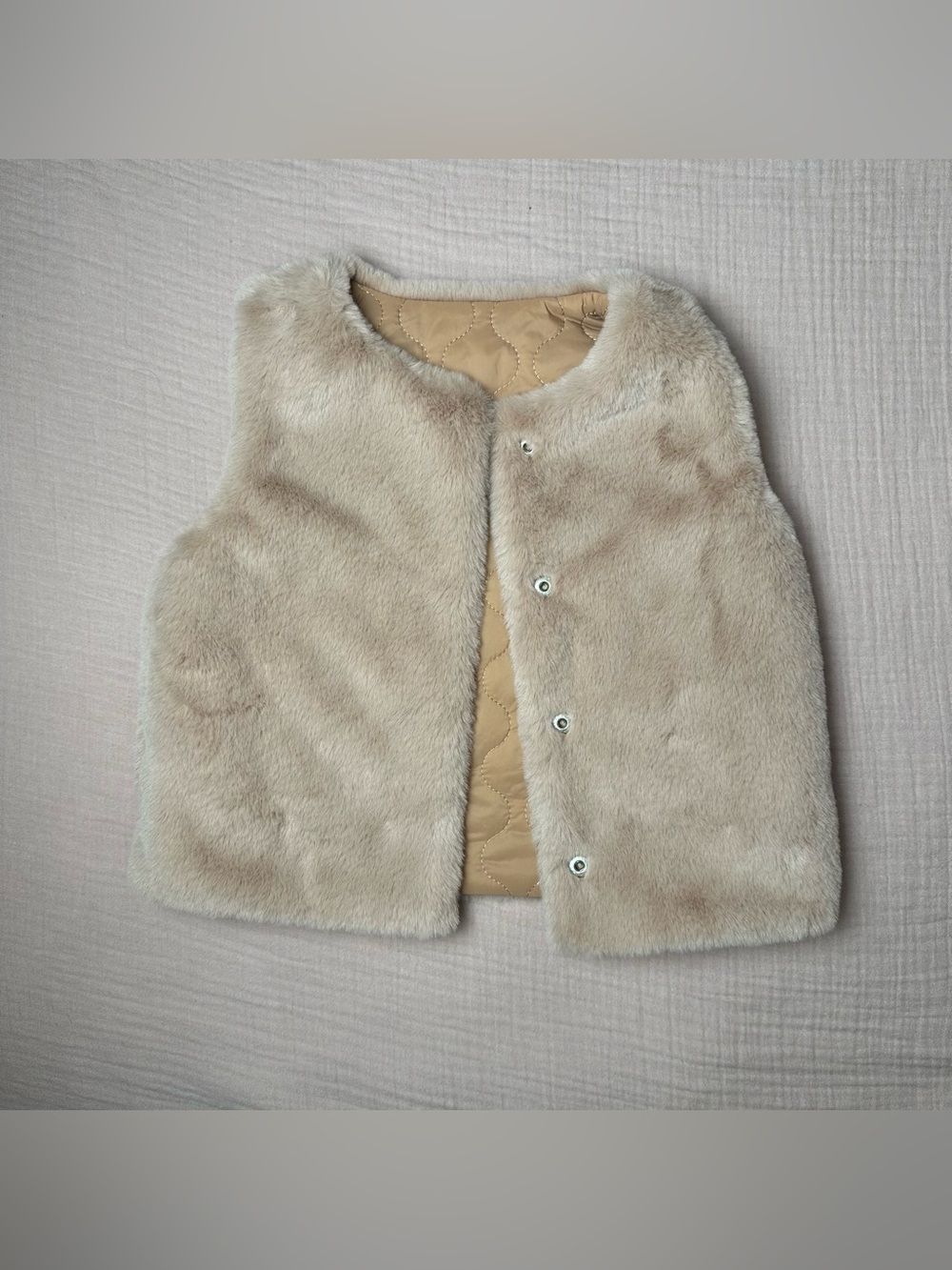 Cat & Jack Girls 3T Reversible Faux Fur Quilted Vest Beige Snap Front
